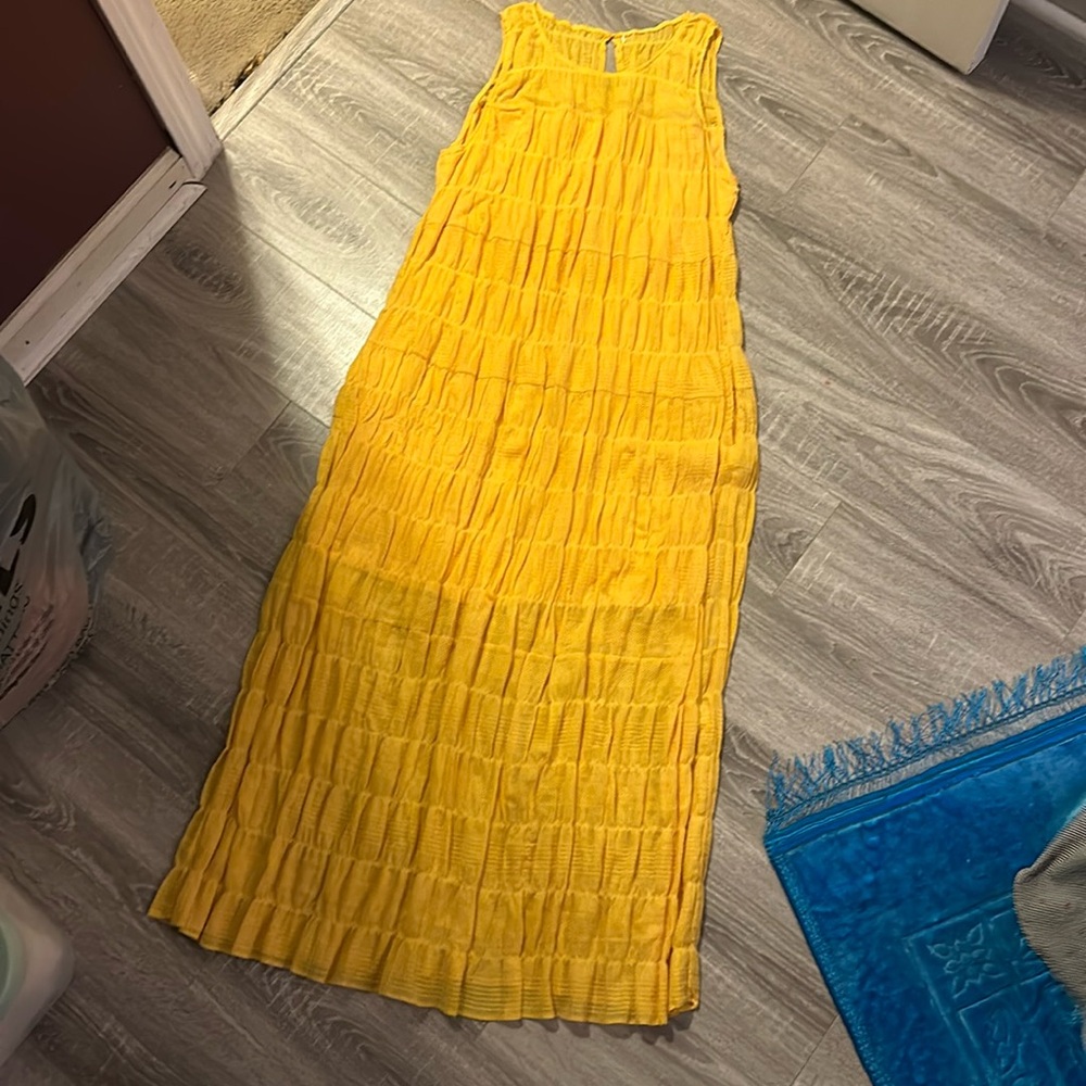 Maxi Yellow Sleevless Dress.